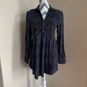 Sun & Shadow Long Sleeve Western Blouse - Shirt - Longer in the Back - Size: XS